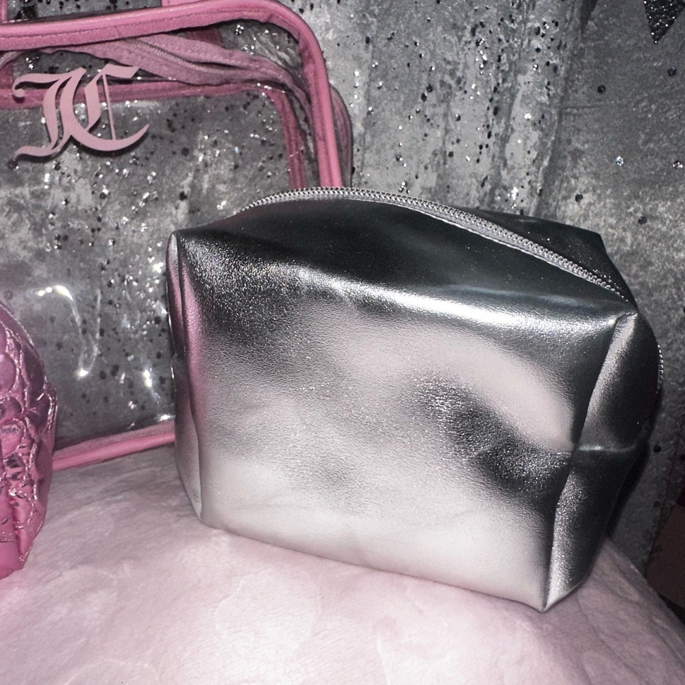 Juicy Couture pink 3 piece nested makeup bag set - Picture 4 of 5